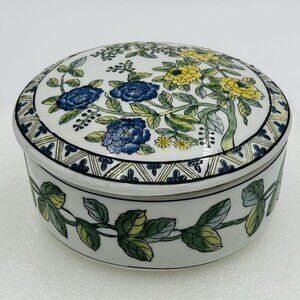 Oriental Accent Ceramic Round Jewelry Trinket Box White/Embossed Floral Vintage